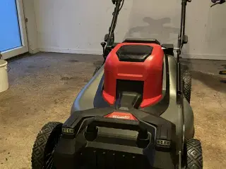 Milwaukee store plæneklipper 