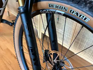 YT Izzo XC/ Trail mountainbike str. Large 