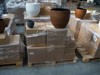 Palle med diverse potter