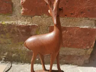 Træfigur af en antilope