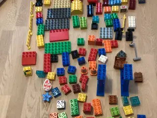 1 pose blandet LEGO DUPLO. Sælges samlet