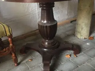 Smukt gammelt Rundt bord.