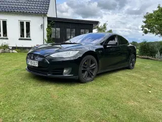 Tesla Model S  85