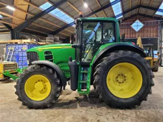 John Deere 7530 Premium, Auto track ready og med frontlift på.