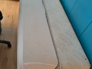 2 ældre lama boxmadras. 