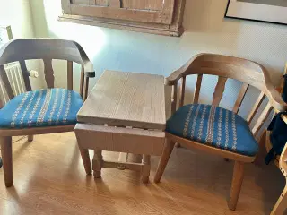 2 Peer Gynt stole og sofabord fra norske Krogenæs