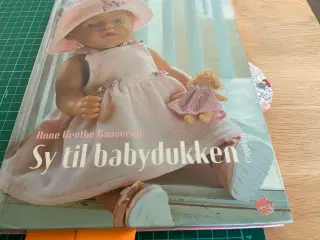 Sy til babydukken 