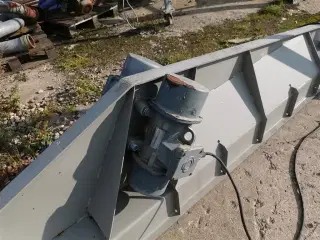 - - - Vibrationstransportør Længde 540 cm