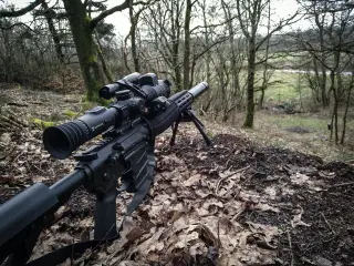 Hikmicro Alpex 4k LRF, IR lygte samt montage
