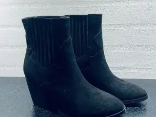 Smukke sorte støvler