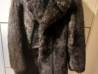 Pelsjakke med ruskindsbælte