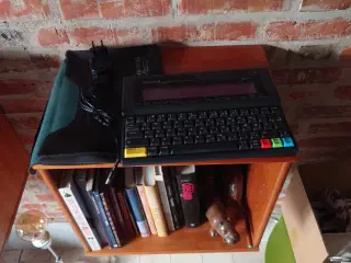 AMSTRAD NOTEPAD NC100 med strømforsyning