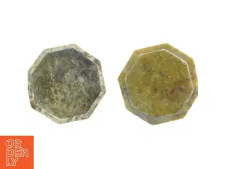 Æske i sten med indlagt mønster (str. 8x3,5 cm)