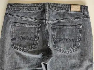 Jeans. Tommy Hilfiger. 29/32