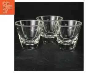 Tre glas med stjernemønster (str. 3 styk. ø. 7,5 cm. længde, 6,5 cm)