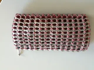 Cluch taske lavet af dåseringe