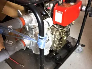 Vandpumpe m. dieselmotor med selvstarter