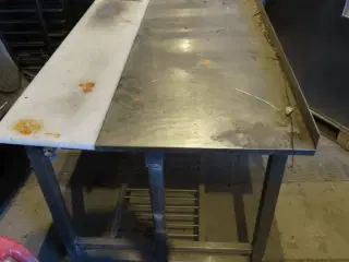 Rustfri stålbord med skærebræt