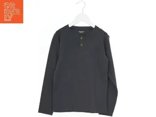 Langærmet bluse med knapper fra Friends (str. 134)