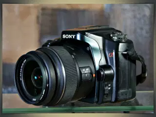 Sony Alpha 100 digitalt systemkamera med zoom