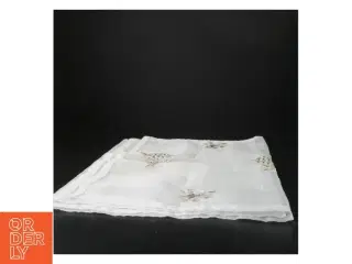 Broderet bordløber med blomster fra Lene Bjerre Design (str. 128x41 cm)