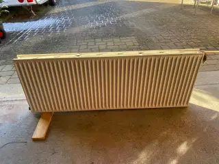 Radiator, dobbeltpladet 150 cm med ventil