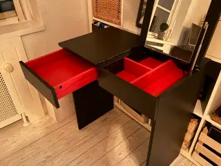 Skrivebord/sminkebord til børn/unge piger 