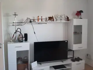 TV bord og reol sælges 