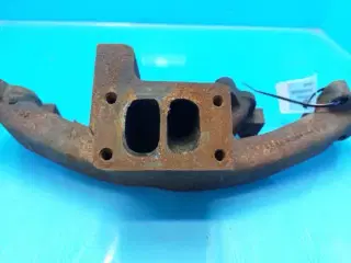 Ford 7710 Kort Manifold 81834263