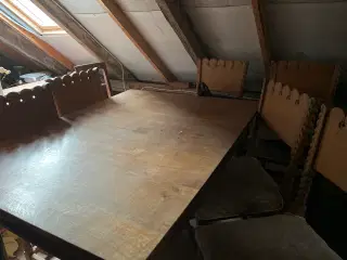Spisebord med 6 spisestuestole fine