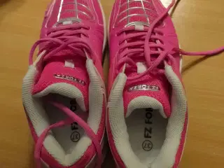 Evt bruges som inddørssko 