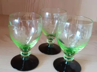 3 grønne hvidvinsglas - vindruer