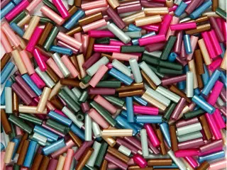 Aflange Glasperler, L: 6 mm, diam. 1,5-2 mm, hulstr. 1 mm, metallicfarver, 130g/ 1 pk.