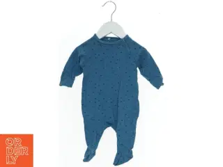 Blå babyheldragt med stjernemønster fra Friends (str. 56)