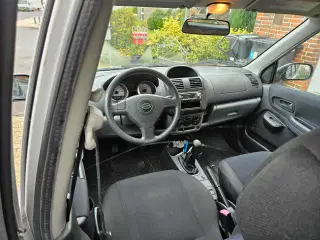 Suzuki  ignis  årg 2004