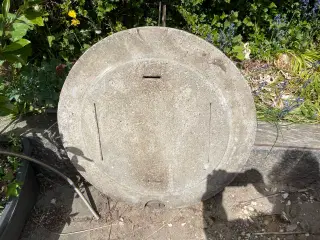 brønd dæksel bortgives