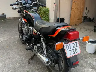 Yamaha XJ550