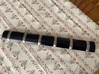 Knagerække i sort med børstet stål