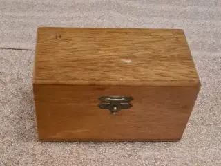 Retro æske i træ.