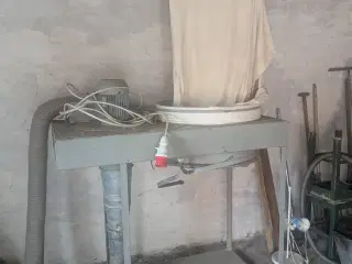 Spånsuger evt. til snedkerværksted eller drejebænk