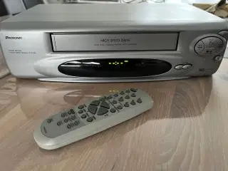 VHS afspiller i fin stand, er ikke brugt meget. 
