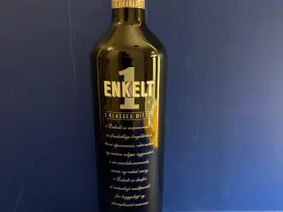 EN FLASKE “EN ENKELT”. 70 CL. 35%.