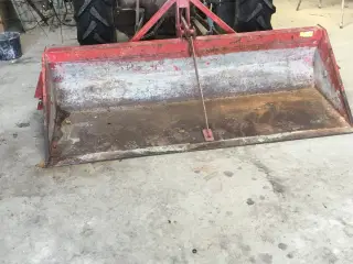 Bagskovl til traktor.