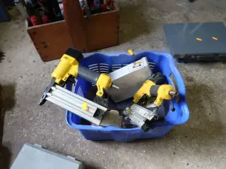 2 stk. dykkerpistoler HMV samt kasse med indhold