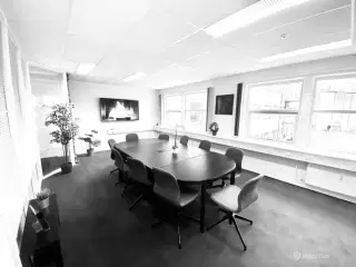 Lejemål i Storkøbenhavn med kontorfaciliteter og bekvemmeligheder inkluderet.