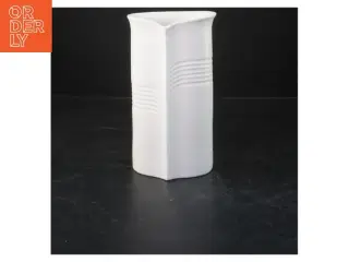 Hvid vase fra Soholm (str. 19,5x10x8 cm)