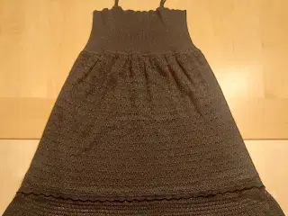 Sort glitrende kjole med spaghetti stropper sælges