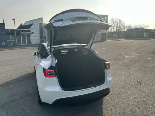 Tesla Model Y  Performance AWD