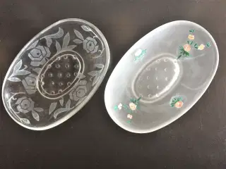 2 meget smukke ovale sæbeskåle