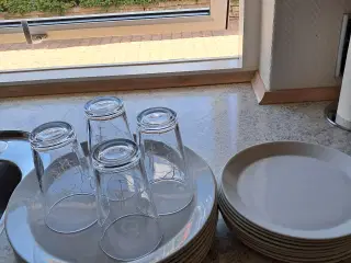 Poul Pava tallerkener og glas
